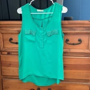 Women’s top size M